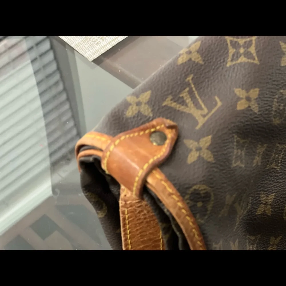 Authentic Beautiful Louis Vuitton Saumur 35 Shoulder Bag. - Picture 9 of 16
